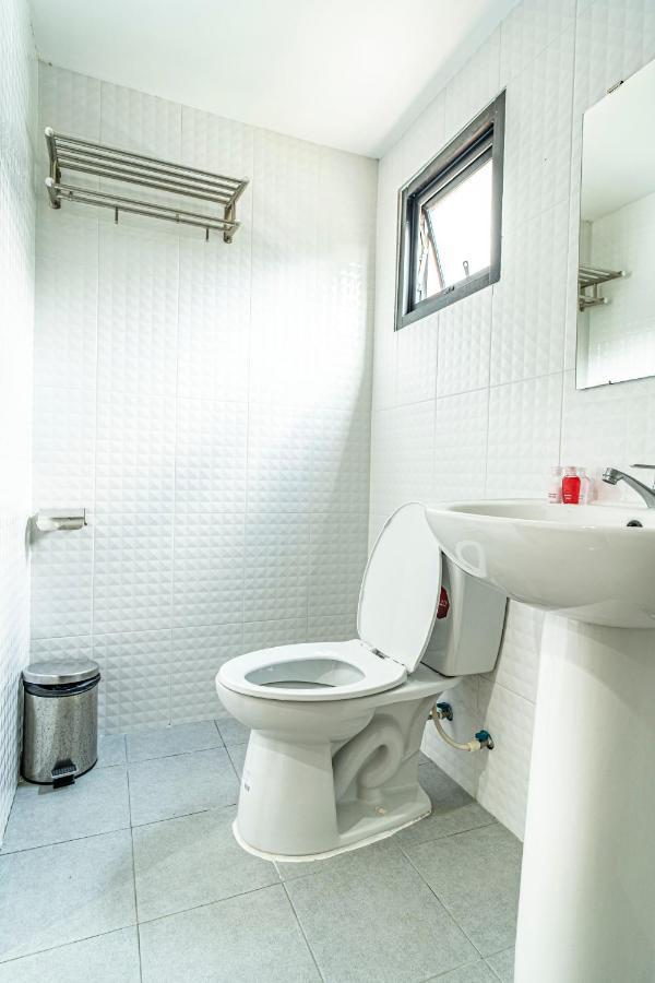 Laewan Guesthouse Баан Тай Екстериор снимка
